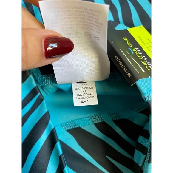 𝅺NIKE One Icon BNWT Womens Blue Zebra Bike Shorts Sz Xsmall Dri Fit - Picture 5 of 5